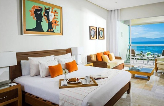 The Grand Mayan Master Suite (March 30 to April 6)