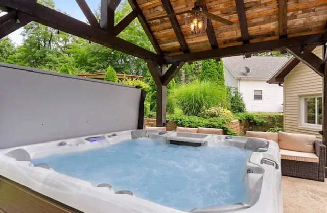 The Grandview Retreat. Elite 4 bedroom & Hot Tub