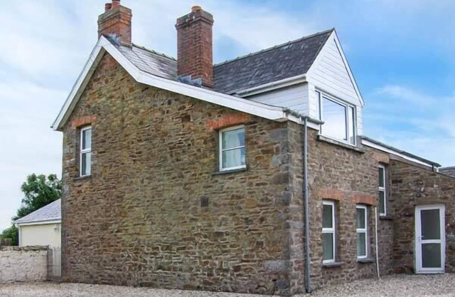 THE GRANGE, family friendly, country holiday cottage in Little Haven