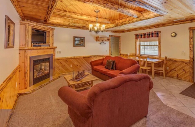 The Great Outdoors Suite: Luxury Lodge Suite in Amish Country, Ohio.