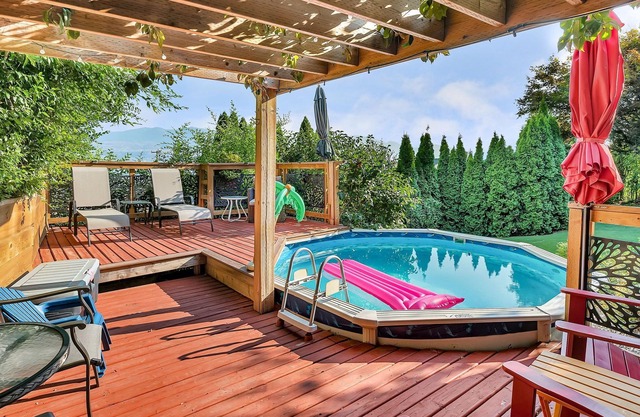 The Gregory | Lake Views, Hot Tub, Theatre & Pool