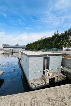 The Grey Pearl Houseboat