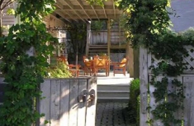 The Guesthouse West Side - Walking distance to the best Perrysburg has to offer!