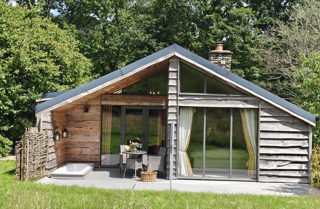 THE HARE'S SHACK, romantic, with open fire in Kendal