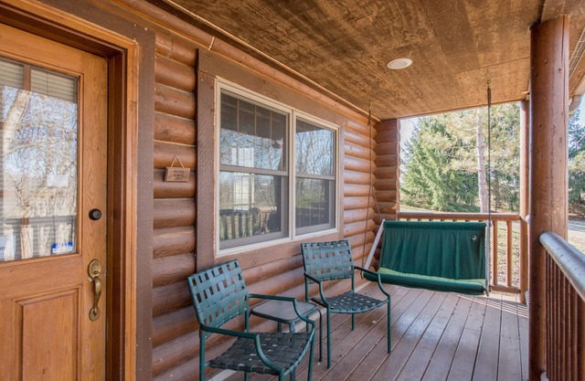 The Harmony Suite is a private cabin suite at Heartland Country Resort