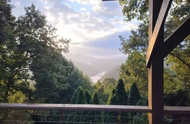 THE HEAD REST at Deals Gap, Tail of the Dragon Mountain Retreat!