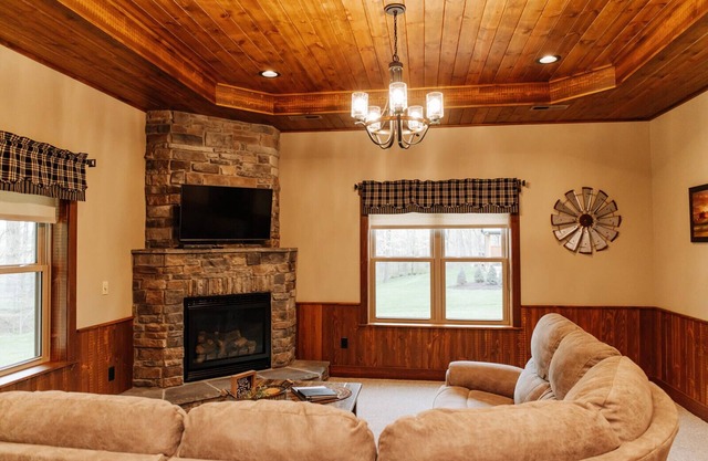 The Heartland Suite: Luxury, Lodge Suite in Amish Country, Ohio