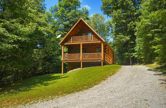The Hemlock Cabin | Hocking Hills