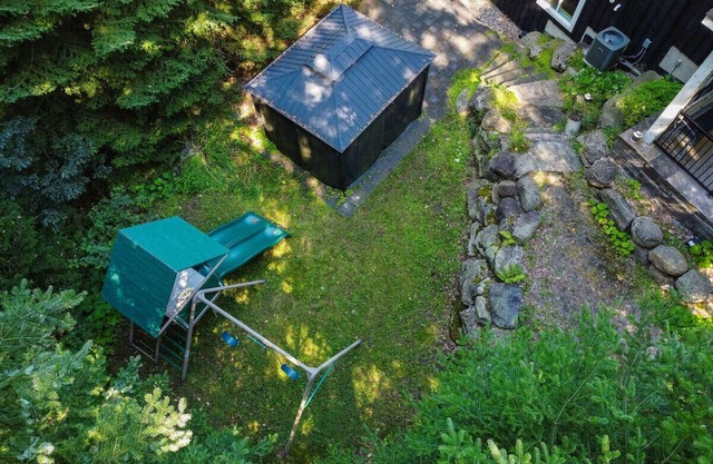 The Hidden Porch at Sir Sam's (hot tub & sauna)