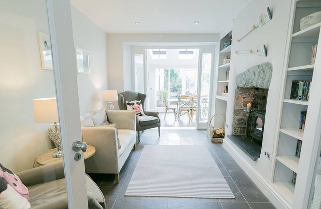 The Hideaway Beaumaris - a near a pub that sleeps 12 guests in 6 bedrooms