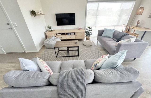 The Hideaway - Charming 4 BR Home in Moonta Bay