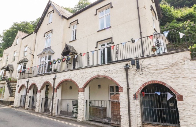 THE HIDEAWAY, pet friendly, character holiday cottage in Lynmouth