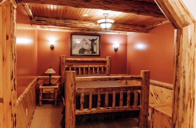The Hideaway Suite: Cozy, Lodge Suite in Amish Country, Ohio