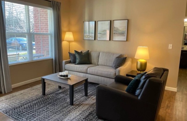 The Hilliard Executive | No Steps | Amazing Beds!