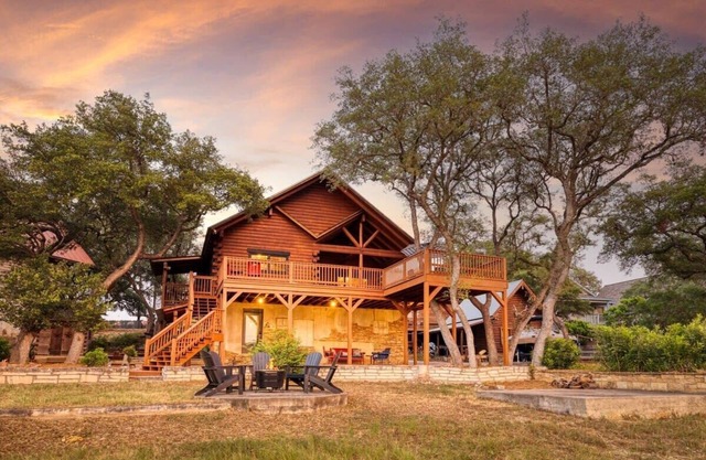 The Hillside Haven. Charming hill country cabin with panoramic views