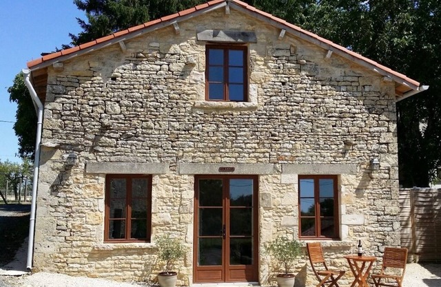 The Hobogîte: 4-Star Stone Cottage, EXCLUSIVE use Heated Pool & Acre of Gardens