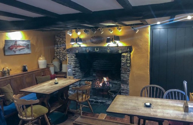 The Hoops Inn & Country Hotel