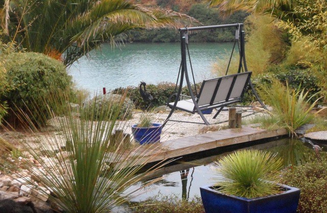 The house feet in the water. Tranquility in the program. spa 7/9 places
