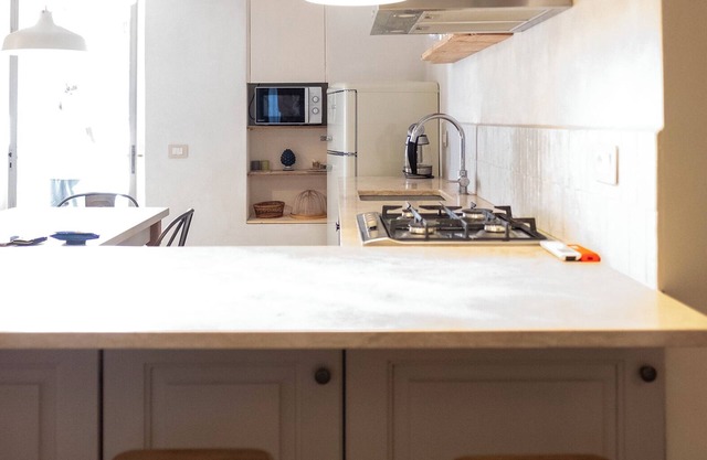 The House in the Castle and the Terrace on the Borgo - the dwelling in a Tuscan village