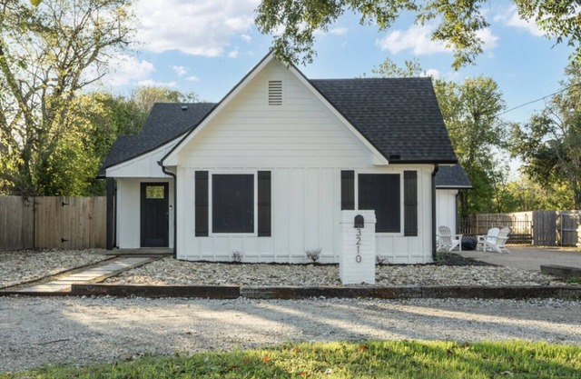 The JOY House in Waco, TX! "Charming 1934 Cottage"