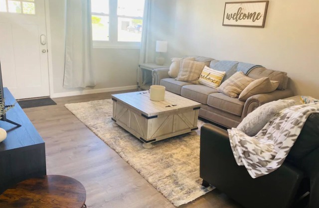 The Juli House - Home Away From Home!