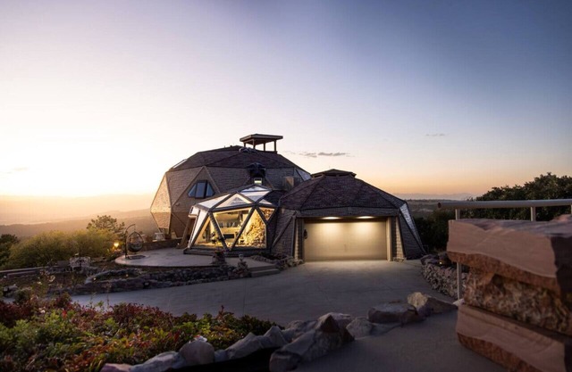 The KingDome: A Unique, Royal Experience w/Hot Tub | Gym | Steam Room & Views!