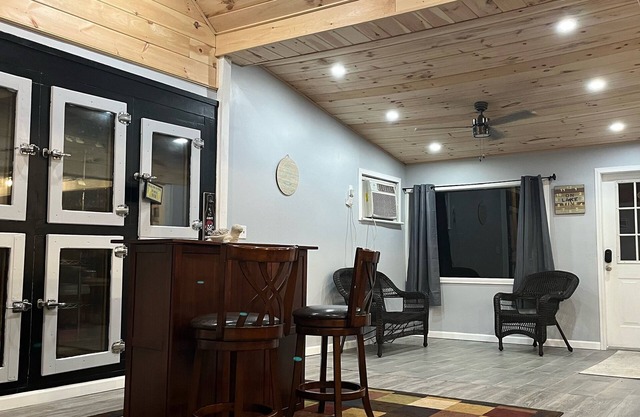 THE LAKE HOUSE. Beautiful Lake house across from Sacandaga lake. BOOK TODAY!