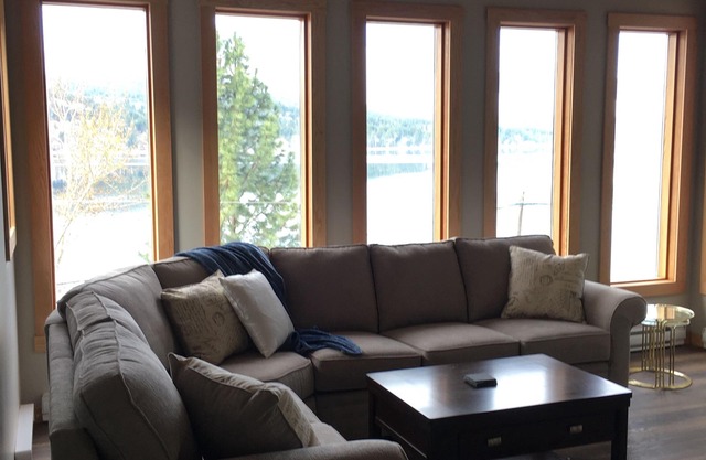 The 'LakeHouse' in the Shuswap at Blind Bay