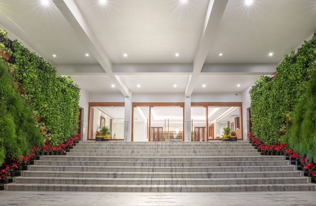 The Lalita Grand