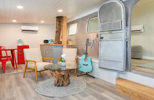 THE LARGO AIRSTREAM