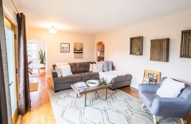 The Laurels: Elegant Craftsman Perfectly Located