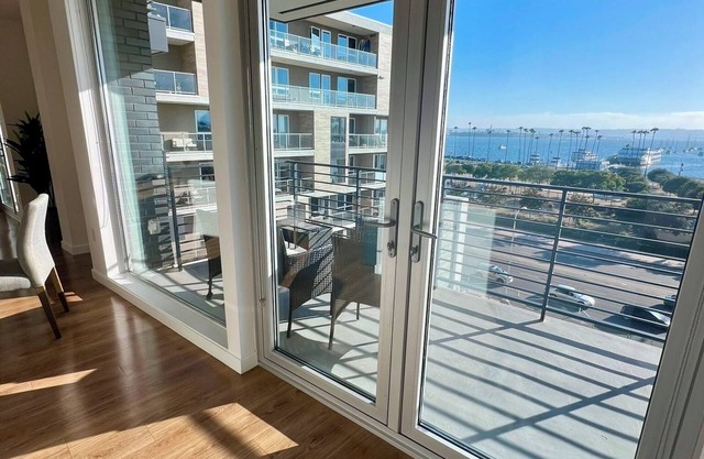 The Lavender – Bright & Cozy 2-Bedroom Apartment with WiFi,GYM & AC