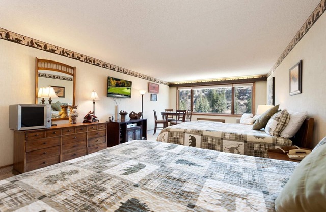 The Lazy Bear Lodge (#236) | Pool, Near Ski, Mtn Views - Golf/AC/Hot Tub