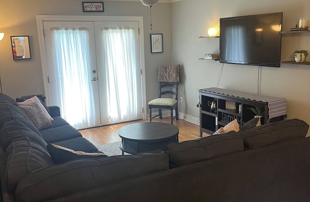 The Lewis House, Charming 3-bedroom house with WiFi and AC in lovely Leland.