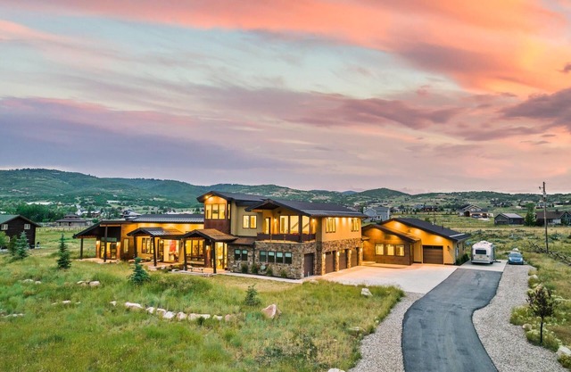 The Lighthouse: A Luxurious Mountain Haven w/Hot Tub