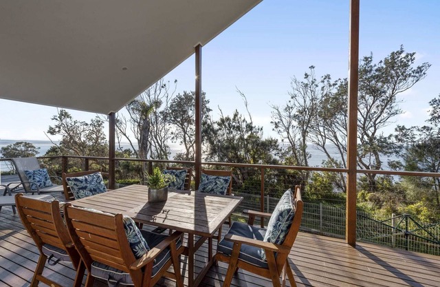 The Lighthouse Mollymook - 4BR/Pets/Beach