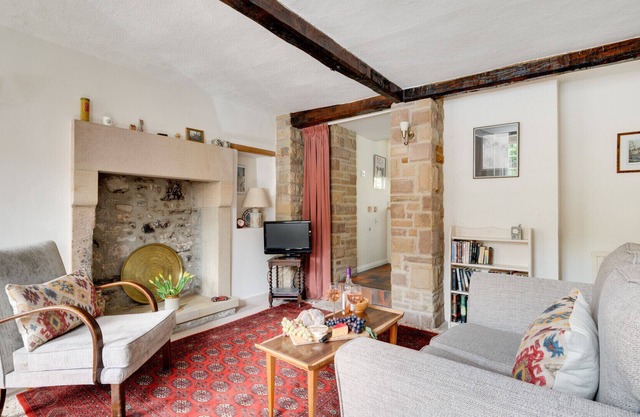 The Little House - Two Bedroom House, Sleeps 3