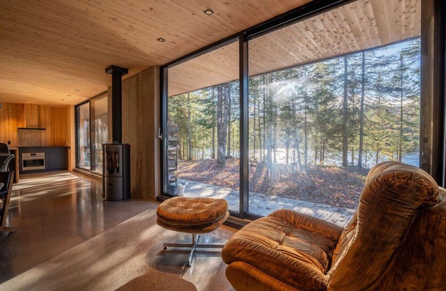 The LoveShack |Hot Tub | Front Lake