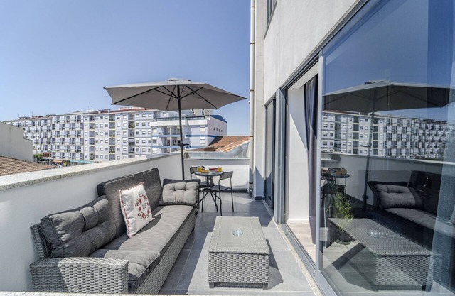 The Locomotive Flat by House and People