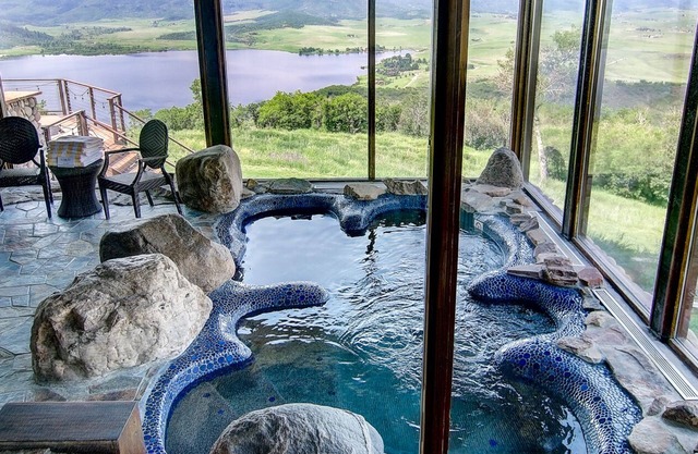 The Lodge at Bella Vista Estate: Private Pool, Indoor Grotto, Best Views in Area