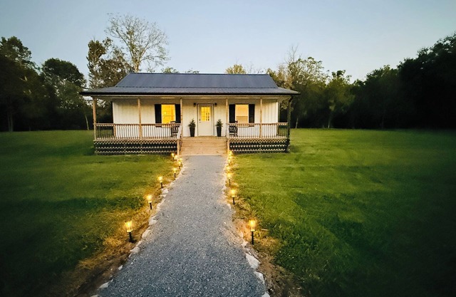 The Lodge Lake Retreat – Family-Friendly with Private River Access