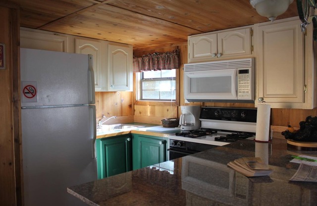 The Lodge on the Lake. Pet Friendly