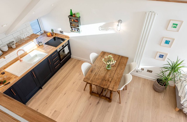 The Loft, a perfect semi-rural retreat with views, parking, WiFI and pet-friendly