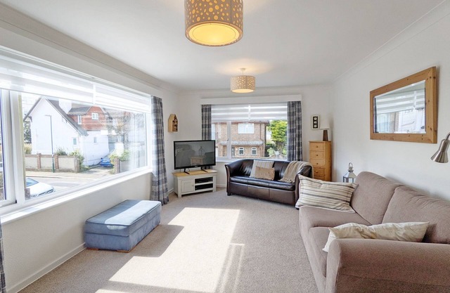 The Lookout - Bognor Regis - sleeps 4 guests in 2 bedrooms