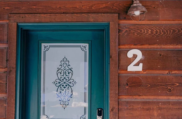 The Loose Moose Lodge #2 at Downtown Grand Lake near RMNP Entrance