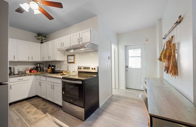The Luxe Pearl Residences 870.5 – The Perfect Couple’s Getaway in Short North!