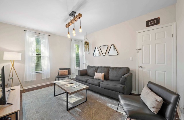 The Luxe Pearl Residences 870.5