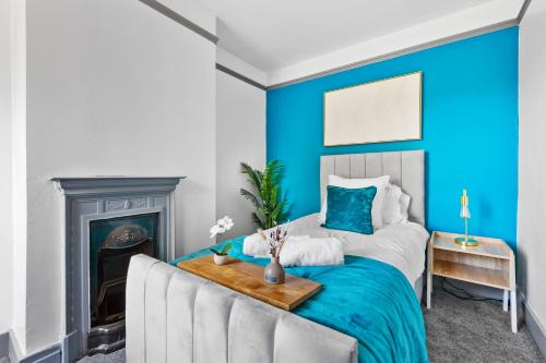 The Lynx Landing - Stylish 3 BR - Free Parking - Near Harry Potter Studios