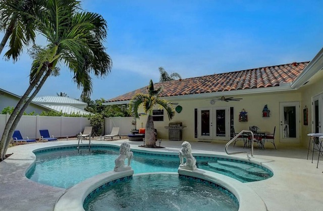 The Majesty | Lux Pool & Heated Spa Tub Residence