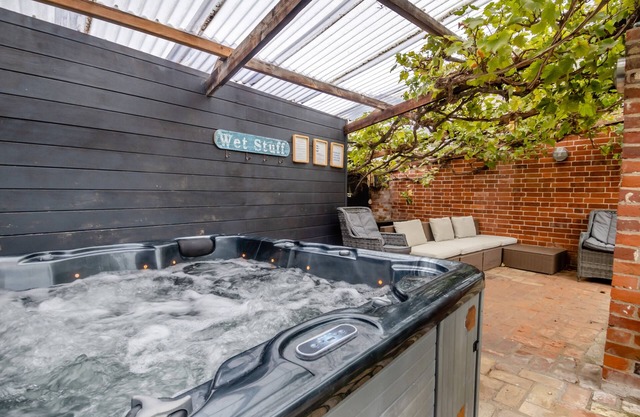 The Manor House - Five Bedroom House, Sleeps 10